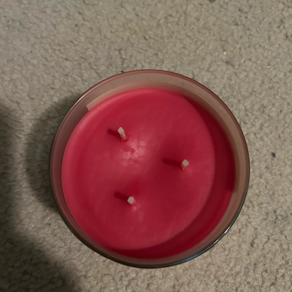NEW Bath and Body Works Strawberry Pound Cake 3-Wick Candle - Picture 4 of 4